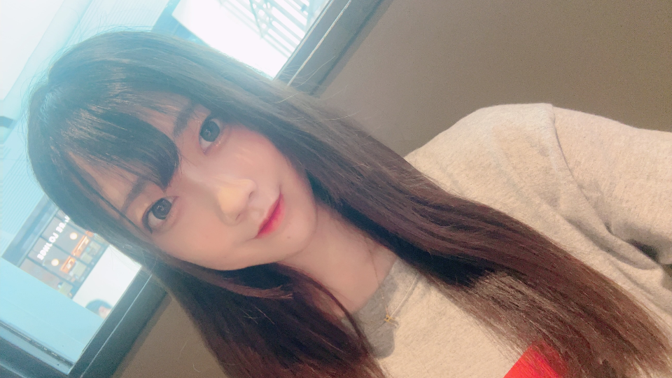 髪伸びたなぁ🤔髪を切るか、、嫌でもなぁ、、