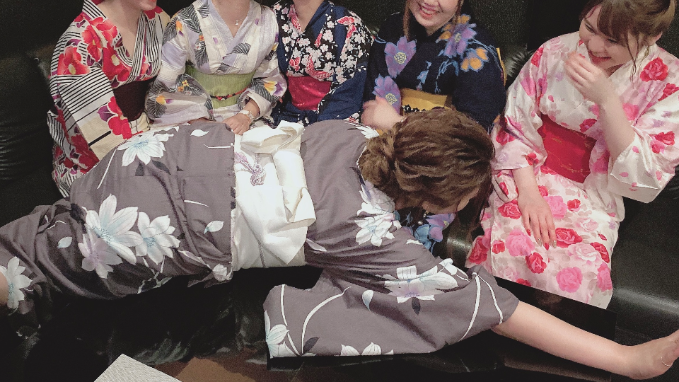 " ずーっと寝てたい🫠💤休まず営業する事になりました꙳﹏よろしくねェ🖐🏻 "