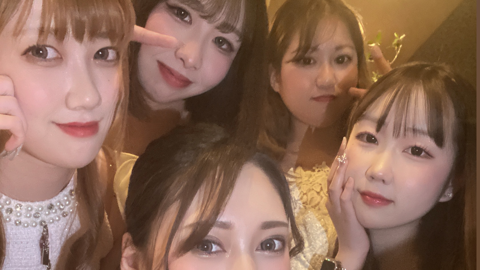 " 今日はお休みだよー🧏🏼‍♀️明日からまたしっかり働くよー🥃求：アルコール "