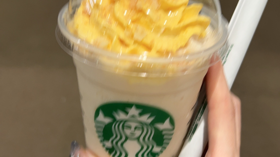 シュークリームフラペチーノ💛ちょーーー美味しかった😻期間中にまた飲みたいなぁ🎶