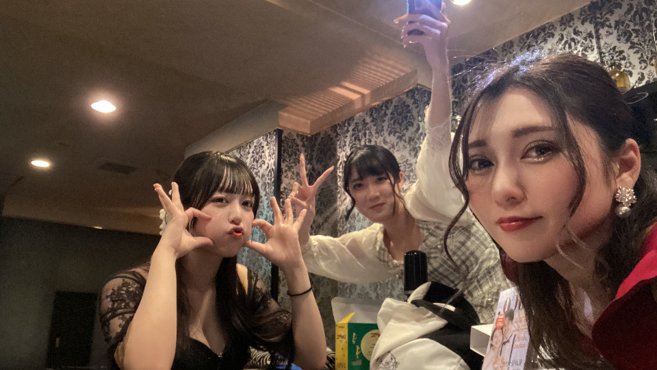 " 今日は名物しゃちょー(　´灬`　)やってくるのかな❓連休ぶっ続け営業𝐬𝐭𝐚𝐫𝐭🤌🏻 "