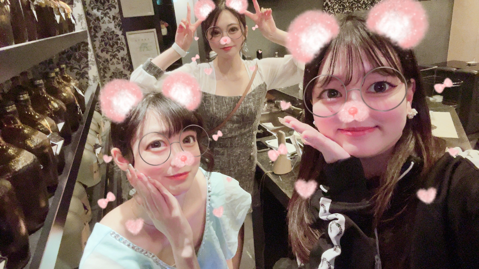 " 顔小さい子多くて遠近法が発動されないので😵めちゃくちゃ後ろへ🖐🏻  "