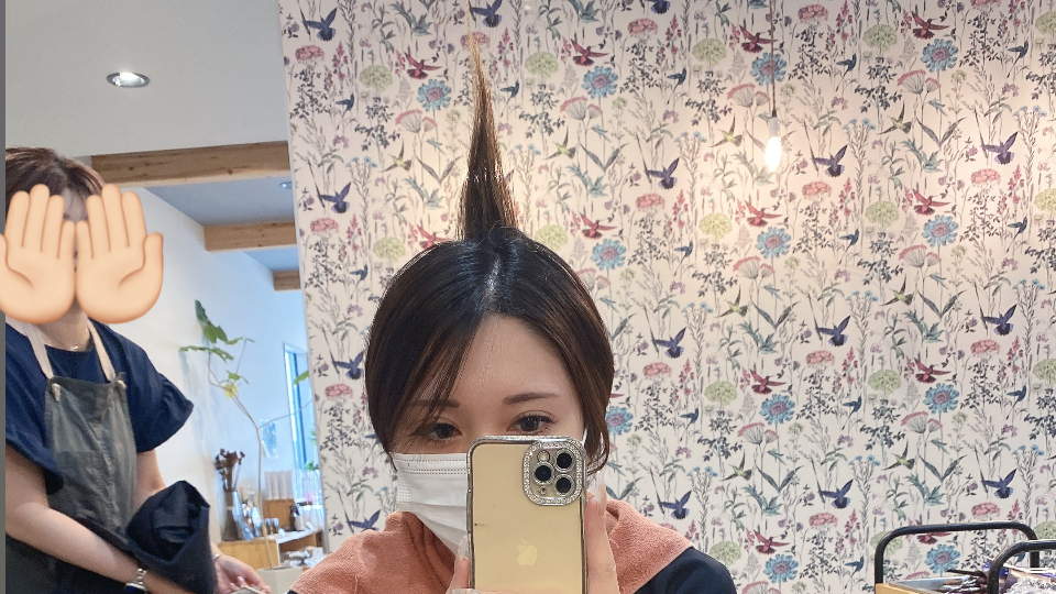 " 髪の毛ってこんなピンッと立つものなの❔🖐🏻←何もしてない状態(ｸｾﾂﾖ) "